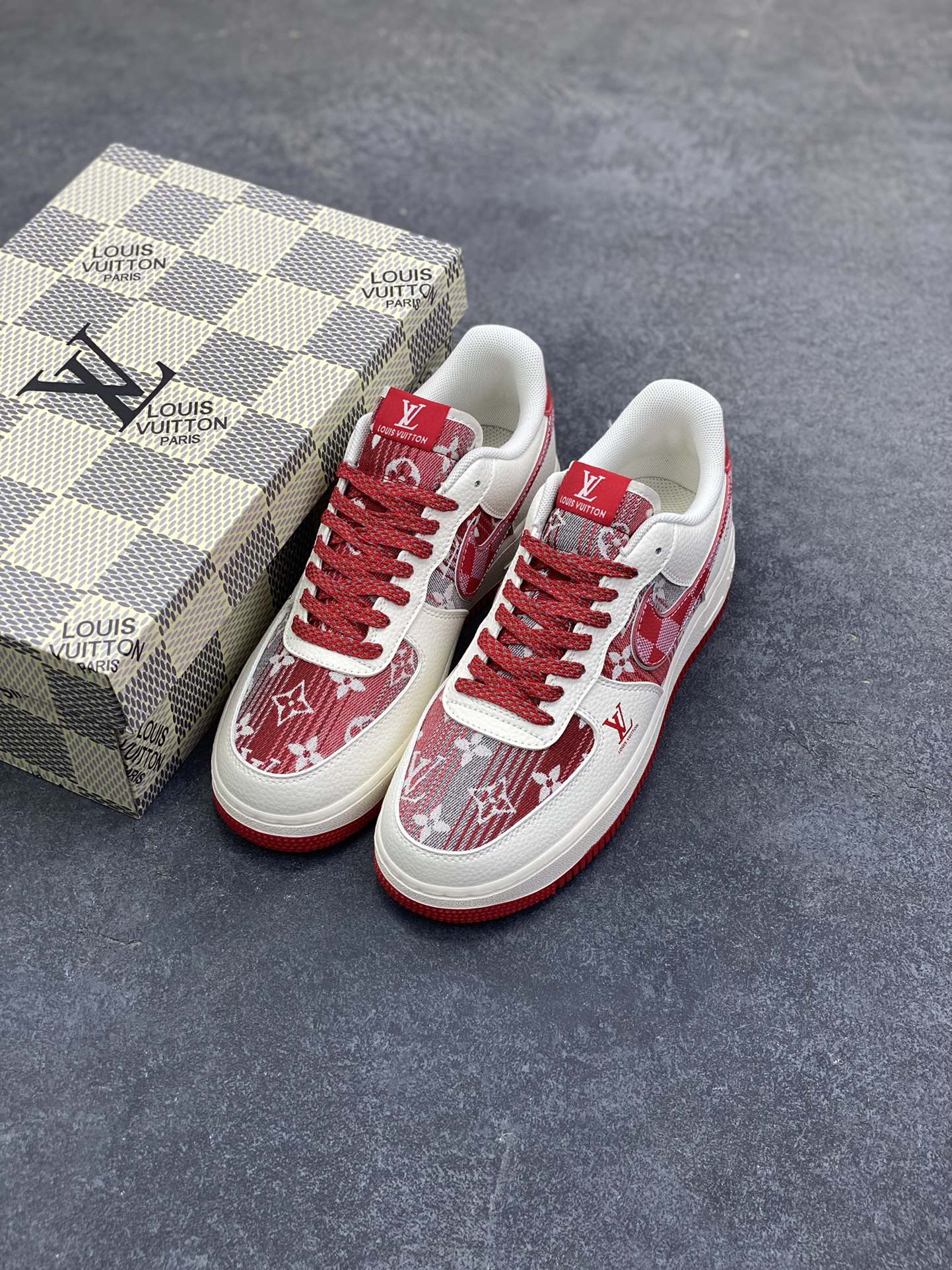 图片[8]-Nike Air Force 1 \’07 Low “路易威登LV联名— 白红帆布印花” 高端定制 低帮休闲板鞋 定制鞋盒 大厂纯原品质出货 超高清洁度 皮料切割干净无任何毛边 细节完美 货号：XL1979-109 尺码：36 36.5 37.5 38 38.5 39 40 40.5 41 42 42.5 43 44 44.5 45-选品中心