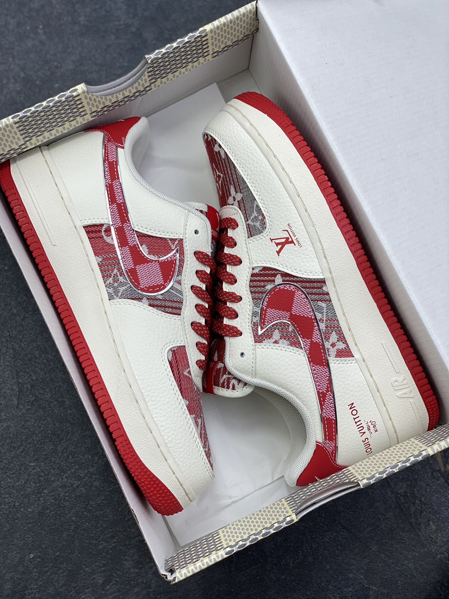 图片[9]-Nike Air Force 1 \’07 Low “路易威登LV联名— 白红帆布印花” 高端定制 低帮休闲板鞋 定制鞋盒 大厂纯原品质出货 超高清洁度 皮料切割干净无任何毛边 细节完美 货号：XL1979-109 尺码：36 36.5 37.5 38 38.5 39 40 40.5 41 42 42.5 43 44 44.5 45-选品中心