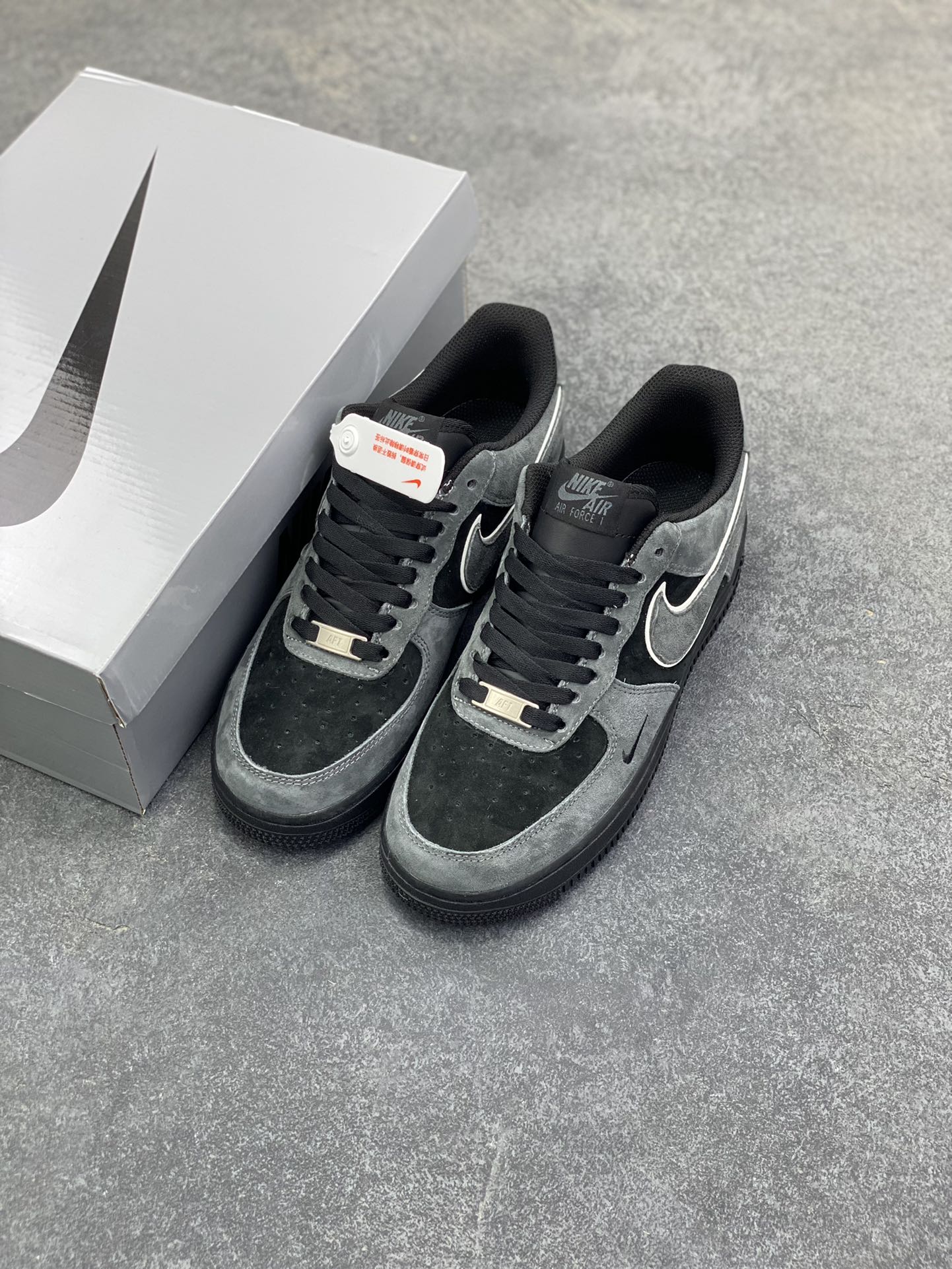 图片[8]-Nike Air Force 1 07 Low “灰黑”全麂皮 秋冬 空军一号低帮休闲板鞋 定制皮料 原盒原包装 原楦头原纸板 纯正版型 内置全掌气垫 货号：ZH0316-133 尺码：36 36.5 37.5 38 38.5 39 40 40.5 41 42 42.5 43 44 44.5 45-选品中心