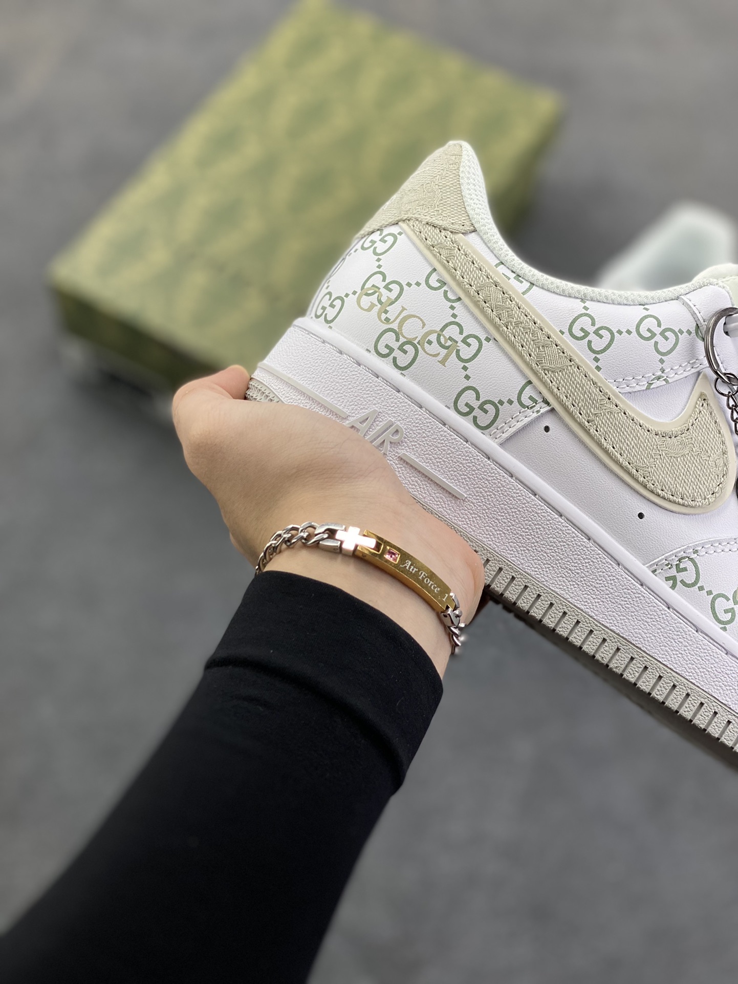 图片[6]-NIke Air Force 1 \’07 Low “LV，GUCCI联名——棕白色”空军一号 低帮 运动鞋 休闲鞋 折边针车 工艺难度大 原楦头原纸板 原装鞋盒 定制五金配件 内置全掌气垫 原厂鞋底 货号：XX3168-131 尺码：36 36.5 37.5 38 38.5 39 40 40.5 41 42 42.5 43 44 44.5 45-选品中心