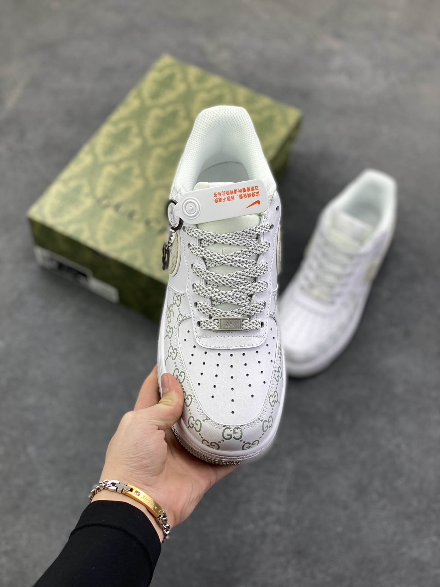 图片[2]-NIke Air Force 1 \’07 Low “LV，GUCCI联名——棕白色”空军一号 低帮 运动鞋 休闲鞋 折边针车 工艺难度大 原楦头原纸板 原装鞋盒 定制五金配件 内置全掌气垫 原厂鞋底 货号：XX3168-131 尺码：36 36.5 37.5 38 38.5 39 40 40.5 41 42 42.5 43 44 44.5 45-选品中心