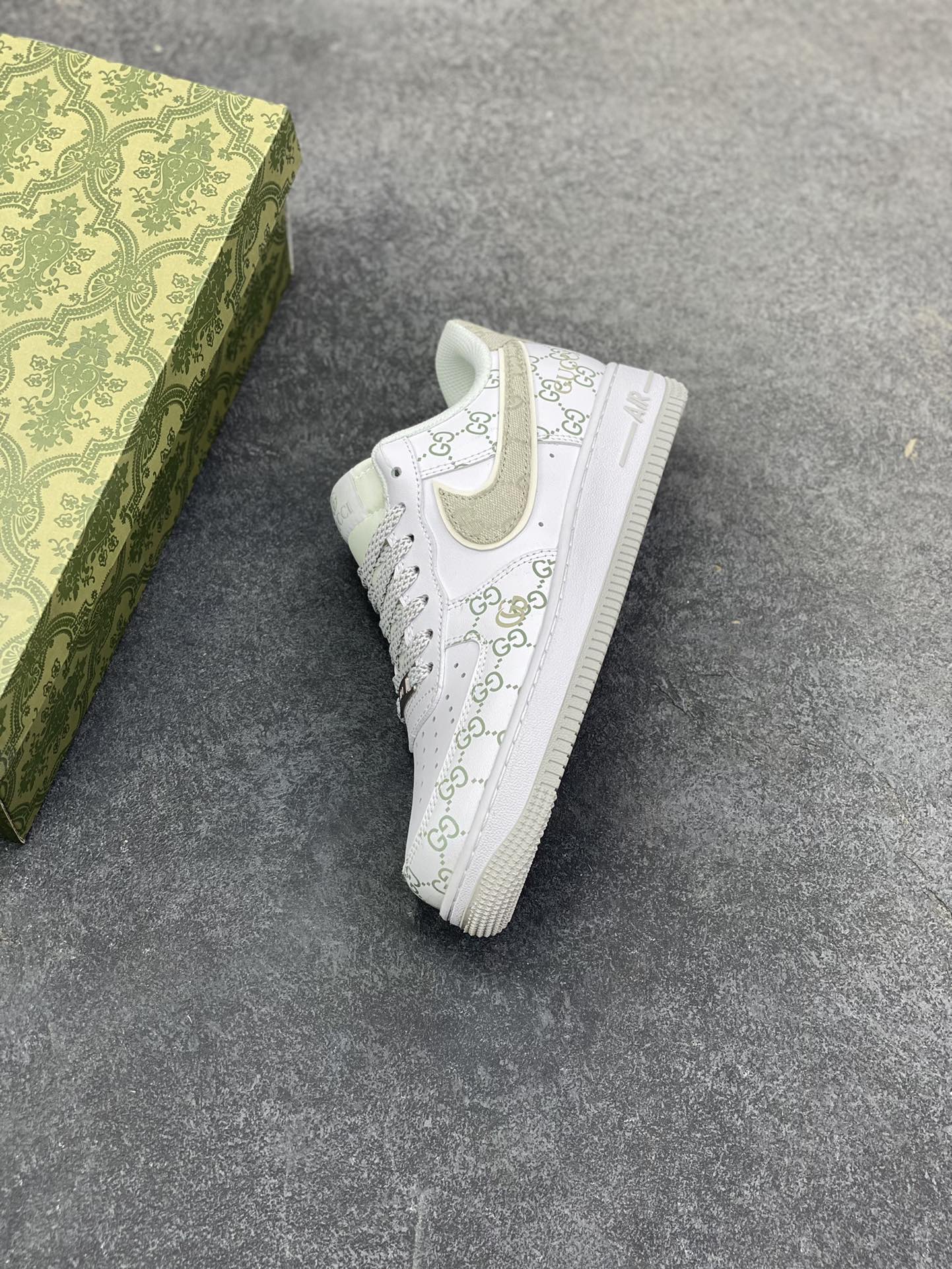 图片[7]-NIke Air Force 1 \’07 Low “LV，GUCCI联名——棕白色”空军一号 低帮 运动鞋 休闲鞋 折边针车 工艺难度大 原楦头原纸板 原装鞋盒 定制五金配件 内置全掌气垫 原厂鞋底 货号：XX3168-131 尺码：36 36.5 37.5 38 38.5 39 40 40.5 41 42 42.5 43 44 44.5 45-选品中心