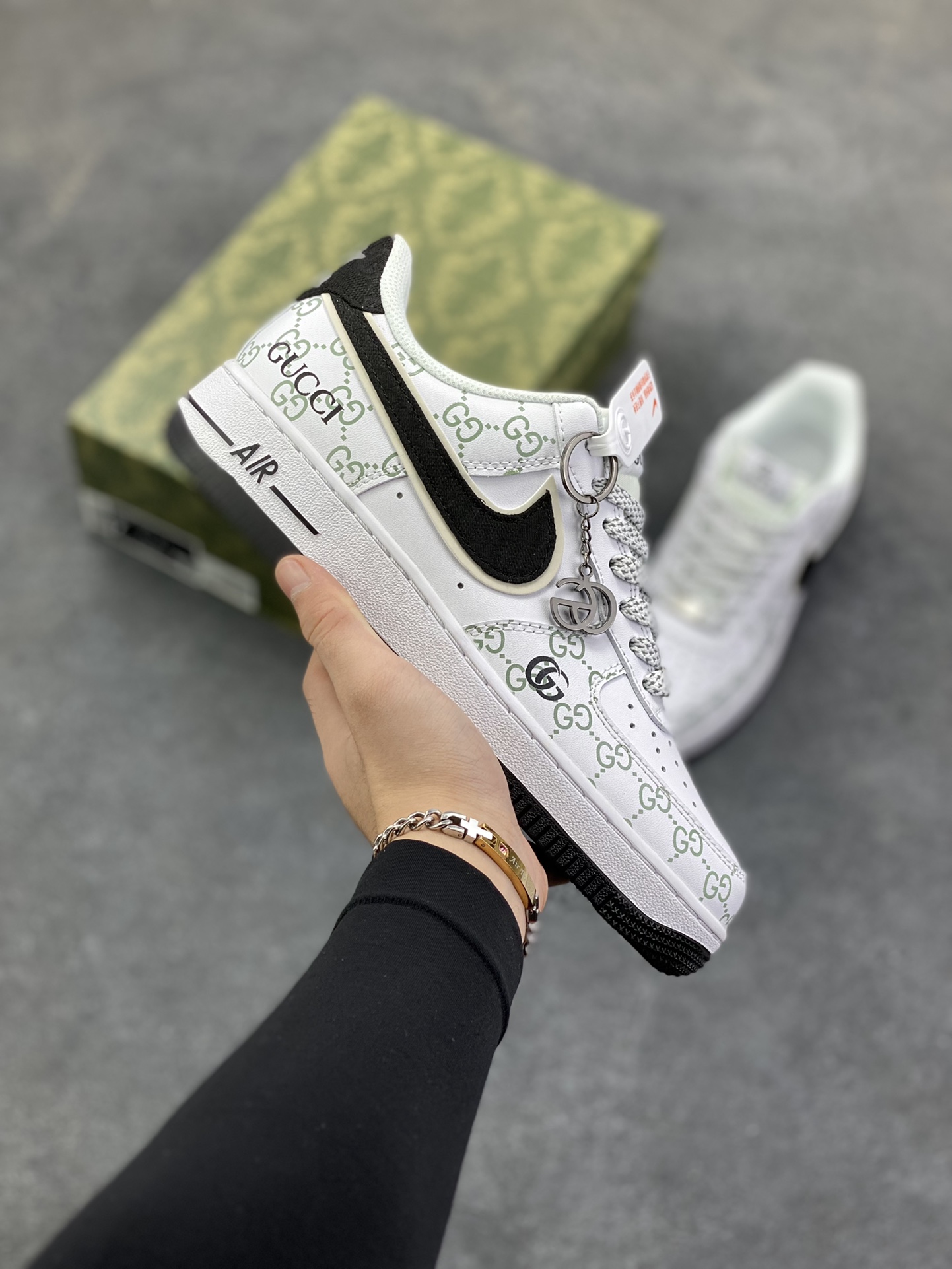 NIke Air Force 1 \’07 Low “LV，GUCCI联名——黑白色”空军一号 低帮 运动鞋 休闲鞋 折边针车 工艺难度大 原楦头原纸板 原装鞋盒 定制五金配件 内置全掌气垫 原厂鞋底 货号：XX3168-132 尺码：36 36.5 37.5 38 38.5 39 40 40.5 41 42 42.5 43 44 44.5 45-选品中心