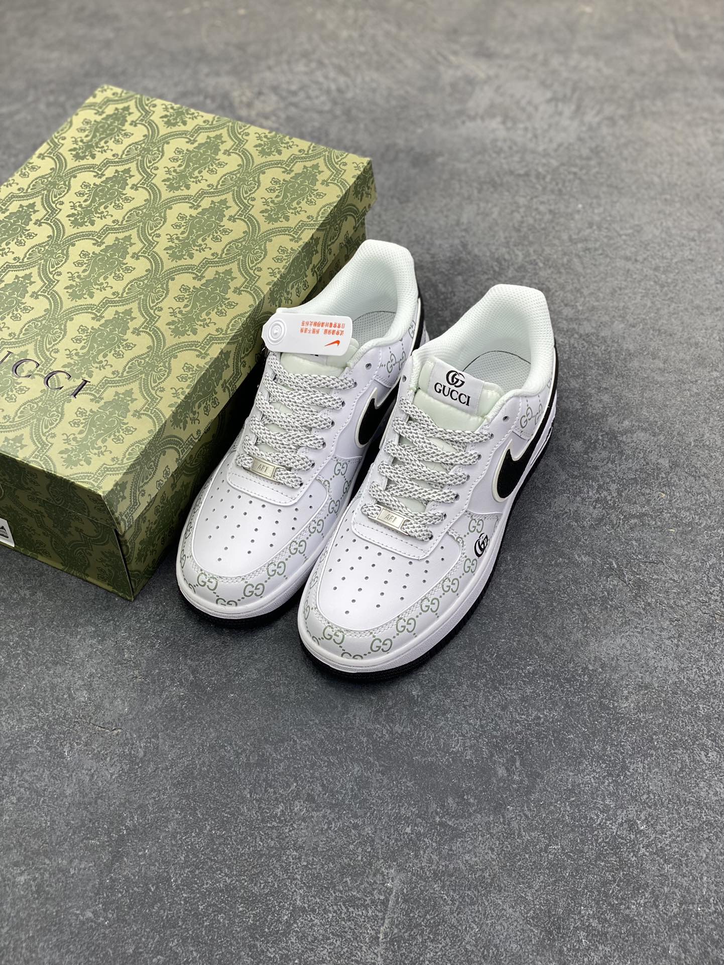 图片[8]-NIke Air Force 1 \’07 Low “LV，GUCCI联名——黑白色”空军一号 低帮 运动鞋 休闲鞋 折边针车 工艺难度大 原楦头原纸板 原装鞋盒 定制五金配件 内置全掌气垫 原厂鞋底 货号：XX3168-132 尺码：36 36.5 37.5 38 38.5 39 40 40.5 41 42 42.5 43 44 44.5 45-选品中心