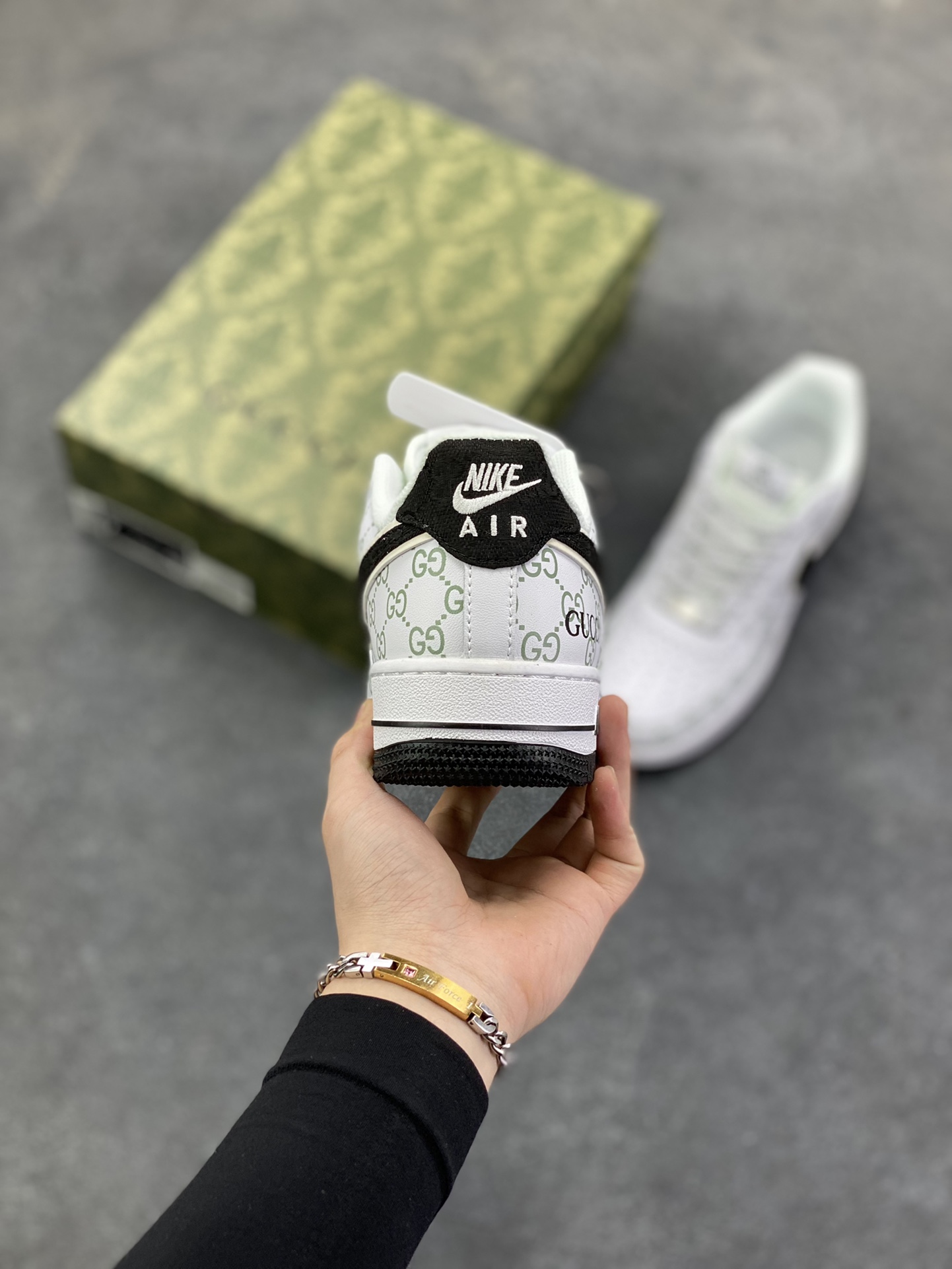 图片[4]-NIke Air Force 1 \’07 Low “LV，GUCCI联名——黑白色”空军一号 低帮 运动鞋 休闲鞋 折边针车 工艺难度大 原楦头原纸板 原装鞋盒 定制五金配件 内置全掌气垫 原厂鞋底 货号：XX3168-132 尺码：36 36.5 37.5 38 38.5 39 40 40.5 41 42 42.5 43 44 44.5 45-选品中心