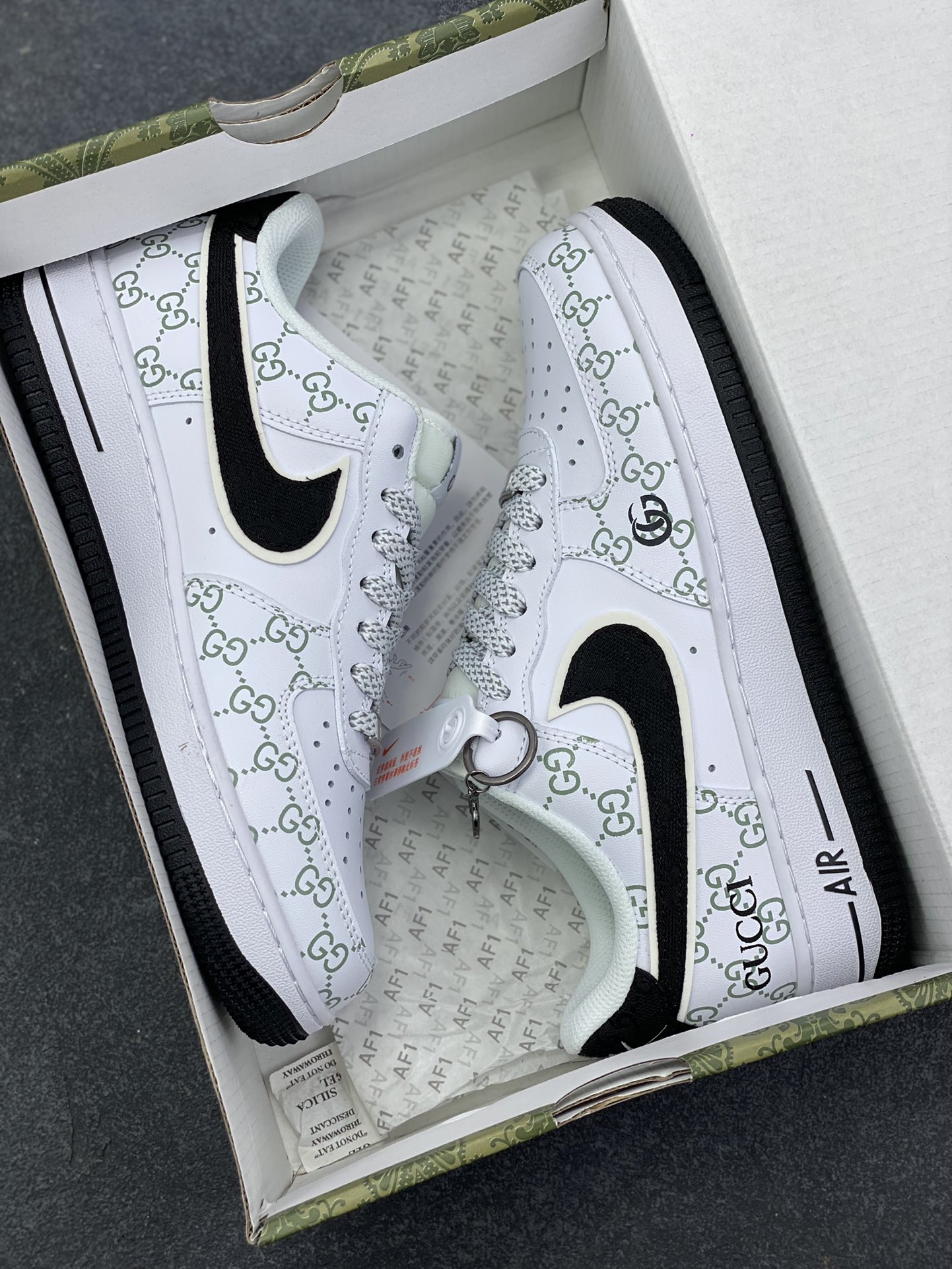 图片[9]-NIke Air Force 1 \’07 Low “LV，GUCCI联名——黑白色”空军一号 低帮 运动鞋 休闲鞋 折边针车 工艺难度大 原楦头原纸板 原装鞋盒 定制五金配件 内置全掌气垫 原厂鞋底 货号：XX3168-132 尺码：36 36.5 37.5 38 38.5 39 40 40.5 41 42 42.5 43 44 44.5 45-选品中心