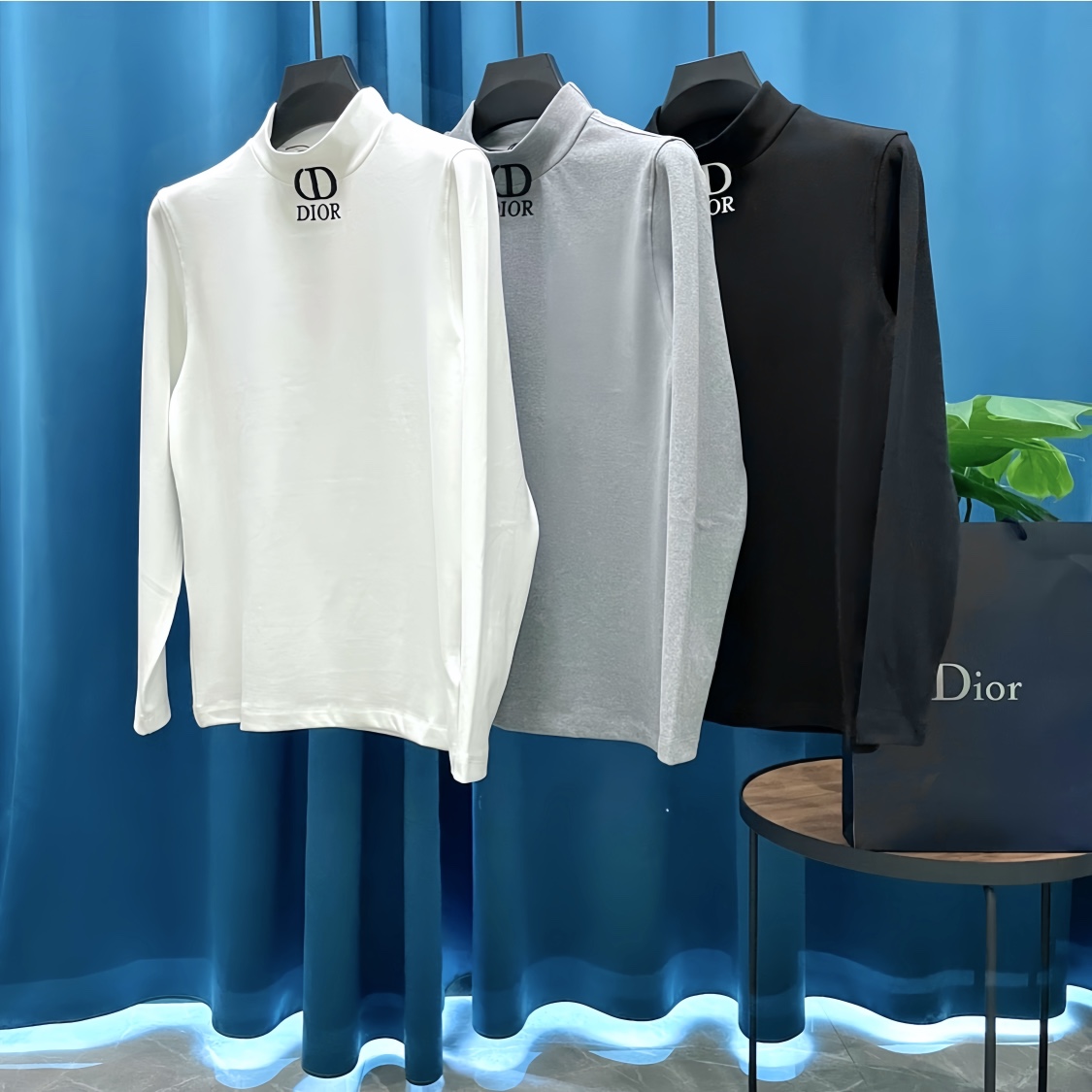 P170(重磅高版本 )
Dior➡️迪奥 立体刺绣🪡logo格兰绒高领长袖T恤 高克重
秋冬内搭 衣橱必备 细节无法挑剔,极具档次感与奢华辨识度,立体版型裁剪。内搭保暖 有它就够了😎
男女同款
Size:S-XL