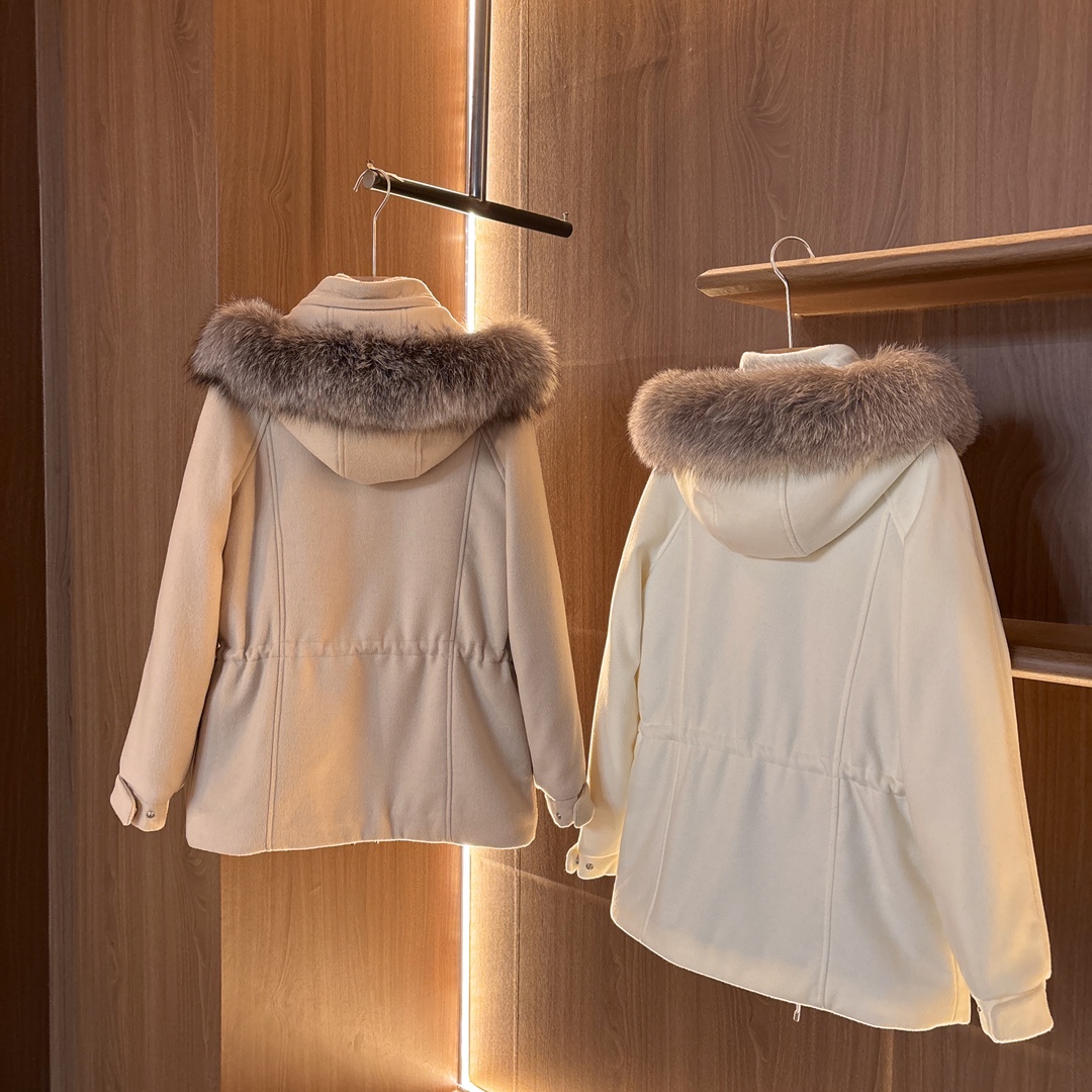 Icery Short Ski Jacket: Baby Cashmere with Silver Blue Fox Fur Collar 7 i1761987323 3164 5