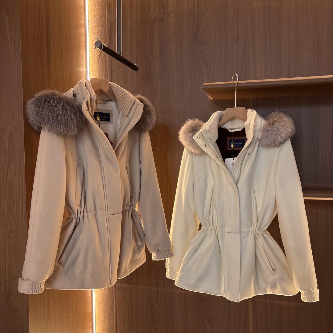 Icery Short Ski Jacket: Baby Cashmere with Silver Blue Fox Fur Collar 3 i1761987323 4618 1