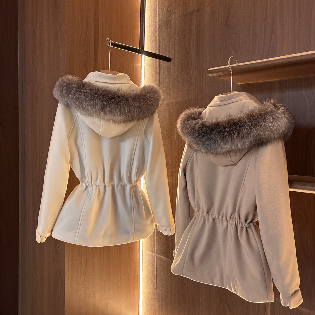 Icery Short Ski Jacket: Baby Cashmere with Silver Blue Fox Fur Collar 6 i1761987323 4929 3