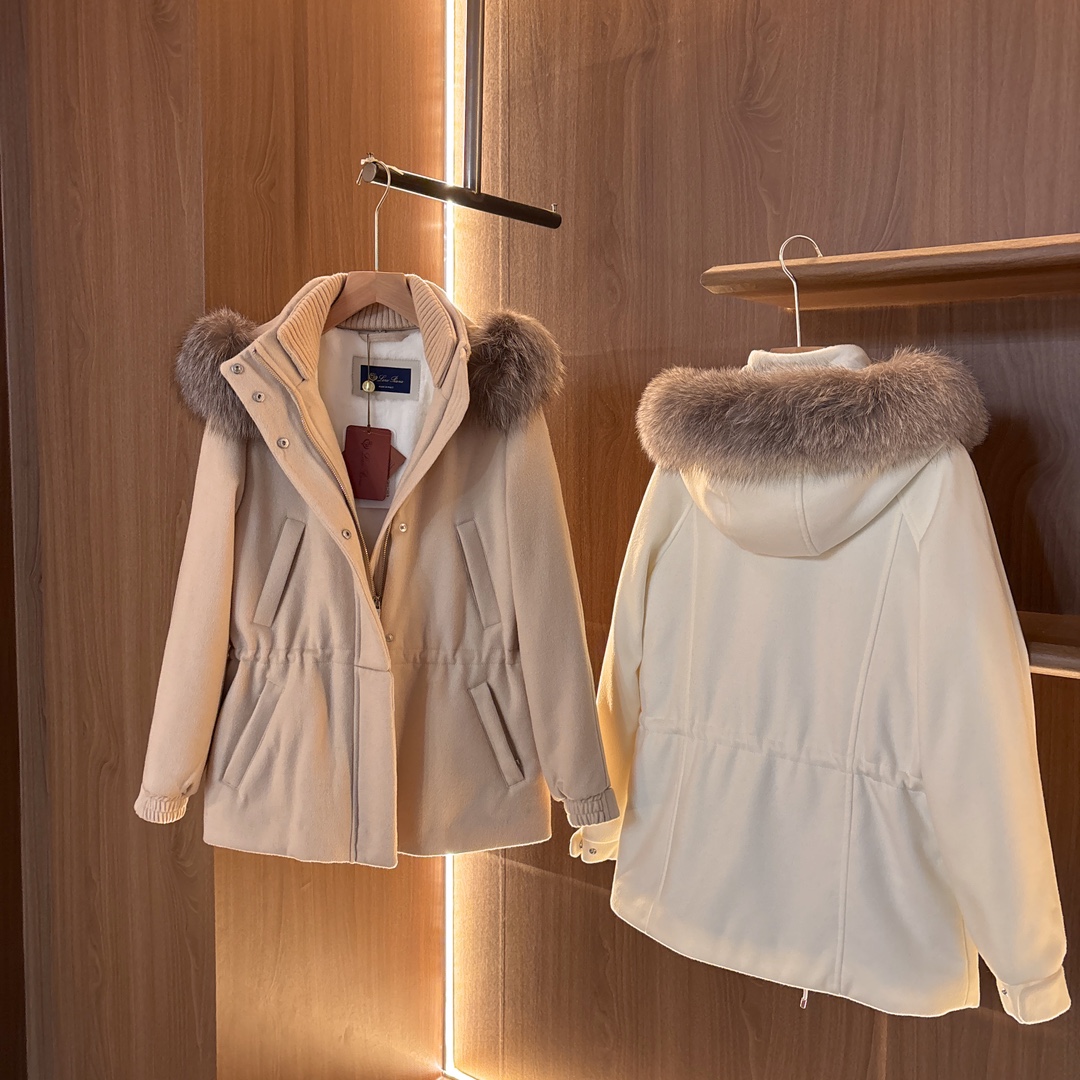 Icery Short Ski Jacket: Baby Cashmere with Silver Blue Fox Fur Collar 5 i1761987323 5382 4