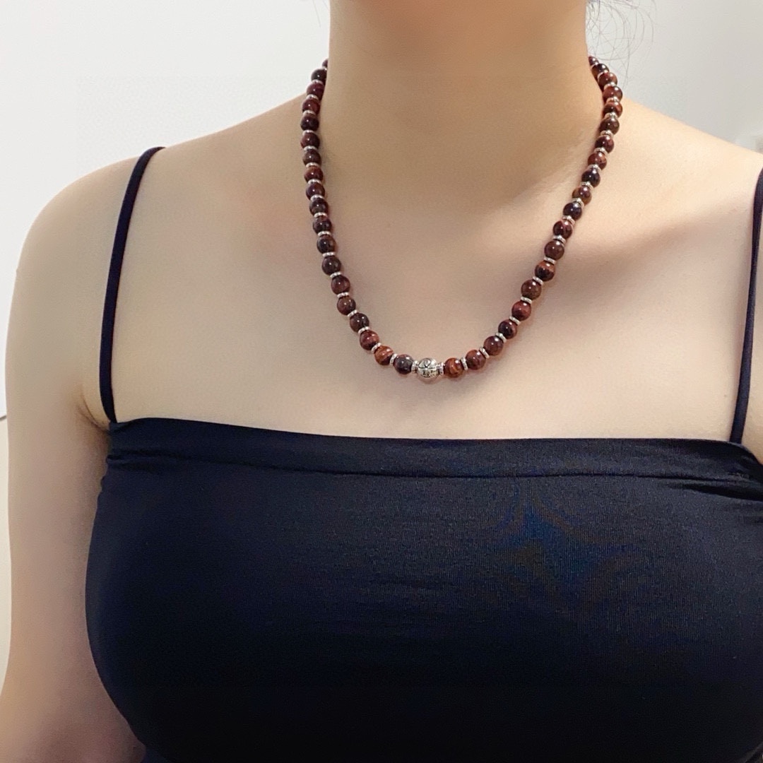 NO:583430,Chanel's Chanel letter double C high-grade natural imported ox-eye stone bead necklace, full of thick feeling, classic and hot hot trend, the big brand fragrance grandma is absolutely known among fashionable women. It is a brand that knows everything about its classics and time. It is a well-known brand that is always popular when it is shipped. It is synchronized with the counter, genuine mold opening, exclusive high-end quality, super easy to sell, super popular, and neutral styles that can be worn by both men and women!  , jewelry boutique, chanel, chanel, necklace19860909香奈儿Chanel字母双C高级突天然进口牛眼石珠子项链,厚实感十足经典火热爆款来袭大牌香奶奶这个品牌在时尚女性当中绝对无所不知都知道它的经典与岁月逢出货必火的一个知名品牌同步专柜正品开模独家高端品质超好卖超抢手中性款男女都可佩戴！,饰品精品,chanel,chanel,necklace,Jewelry