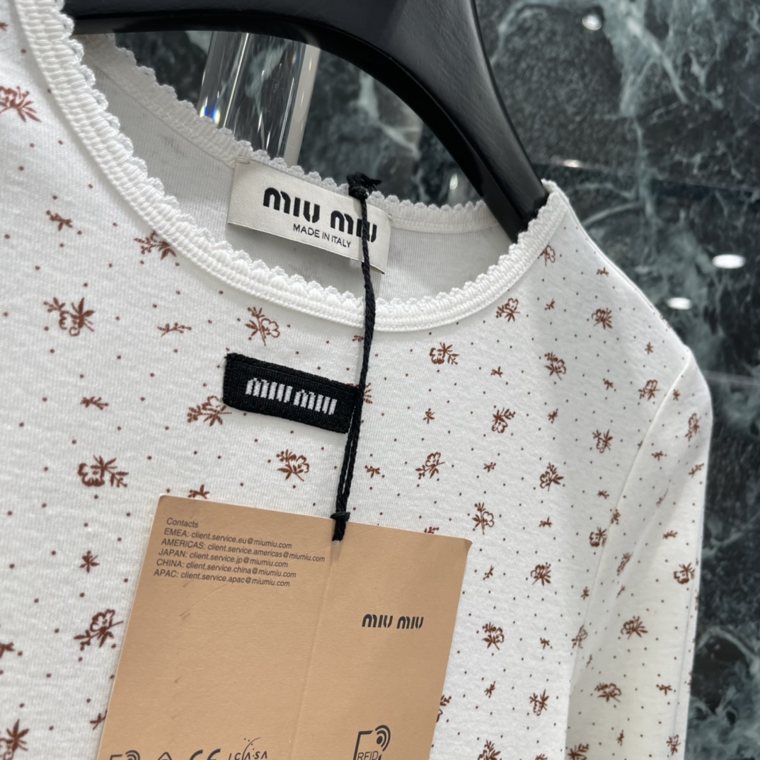 Miu 25秋冬新款 碎花长袖T恤连衣裙 轻薄棉质面料，柔软亲肤，春秋季节超适合!奶油灰底配细碎花，温柔