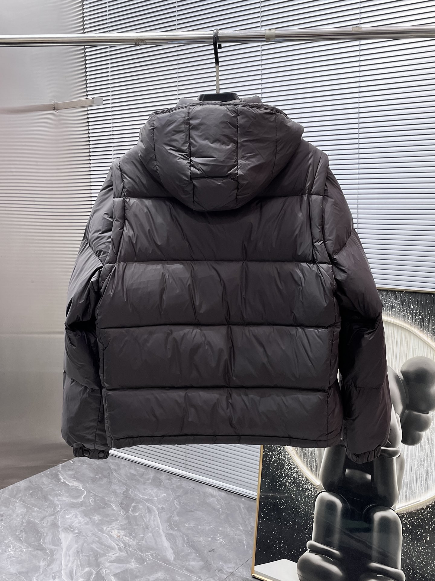 P520  蒙口  moncler  2025秋冬新款连帽羽绒服外套，一衣两穿，可拆马甲，爆款来袭，高版本。内充90绒，蓬松又保暖，品相超级好。进口防风防雨面料，软糯亲肤，抗皱不沾灰，立挺有型，时尚绝绝子；奢华有型，辨识度极高；一眼就能看到的好品质。男女同款。适合凹各种造型，内搭随意，时尚感爆棚。码数1-5