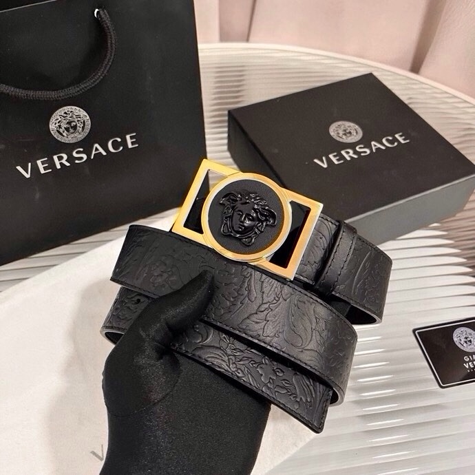 范思哲，新款牛皮革腰带，通体饰有Barocco压花图案。4.0cm