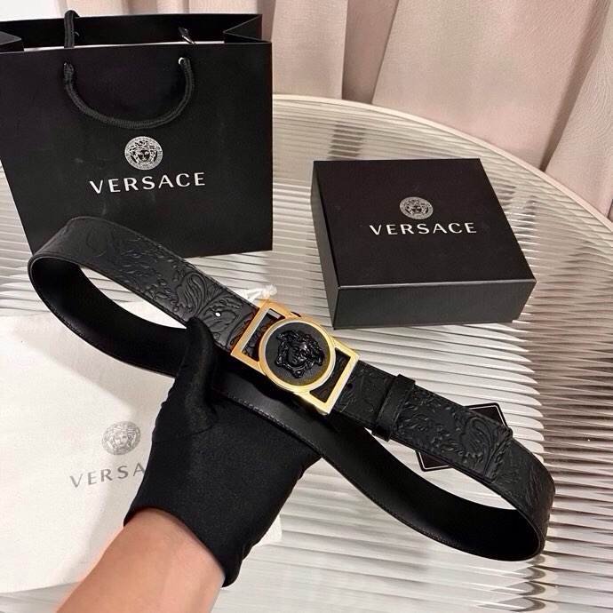 范思哲，新款牛皮革腰带，通体饰有Barocco压花图案。4.0cm