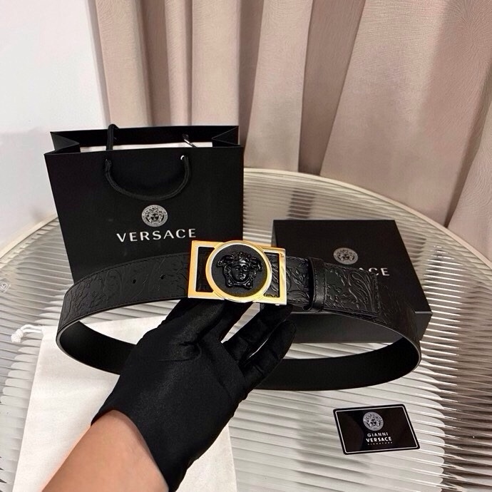 范思哲，新款牛皮革腰带，通体饰有Barocco压花图案。4.0cm