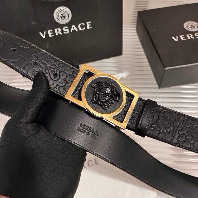 范思哲，新款牛皮革腰带，通体饰有Barocco压花图案。4.0cm