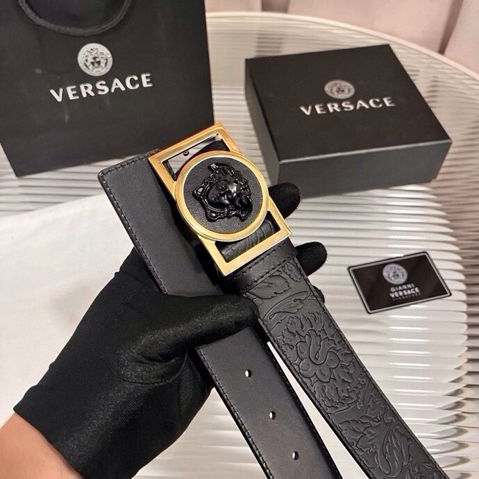 范思哲，新款牛皮革腰带，通体饰有Barocco压花图案。4.0cm