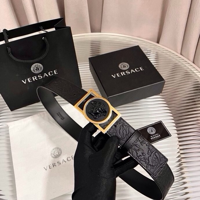 范思哲，新款牛皮革腰带，通体饰有Barocco压花图案。4.0cm