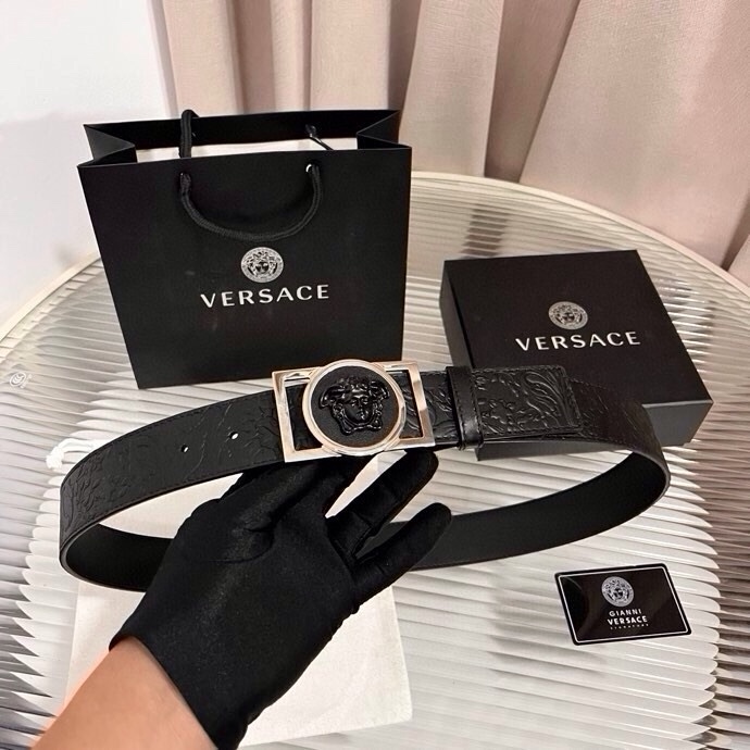 范思哲，新款牛皮革腰带，通体饰有Barocco压花图案。4.0cm