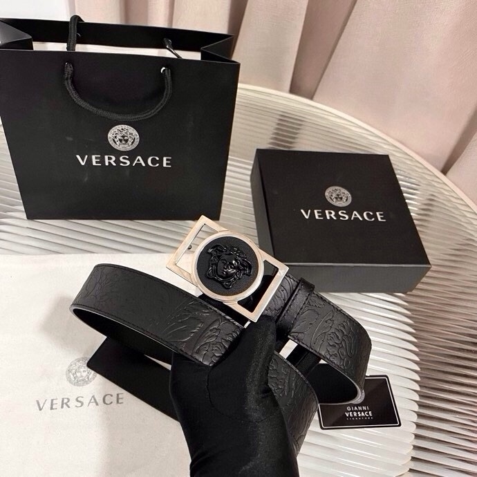 范思哲，新款牛皮革腰带，通体饰有Barocco压花图案。4.0cm