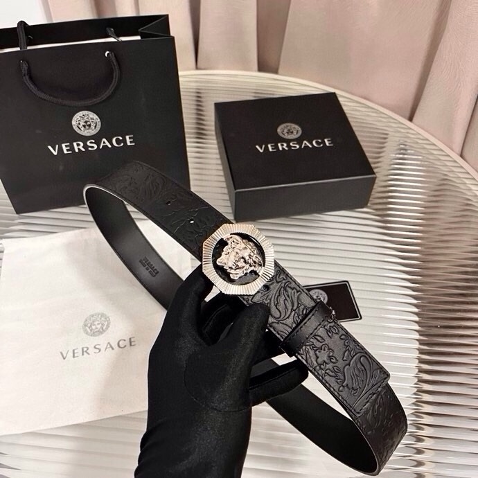 范思哲，新款牛皮革腰带，通体饰有Barocco压花图案。4.0cm