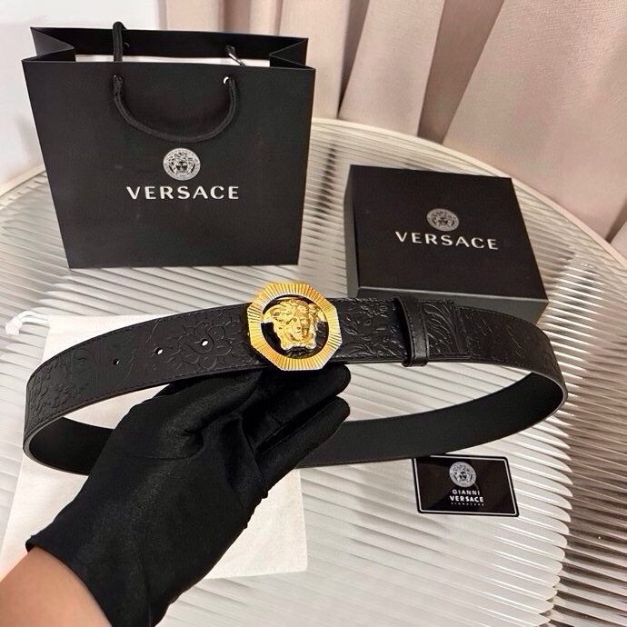 范思哲，新款牛皮革腰带，通体饰有Barocco压花图案。4.0cm