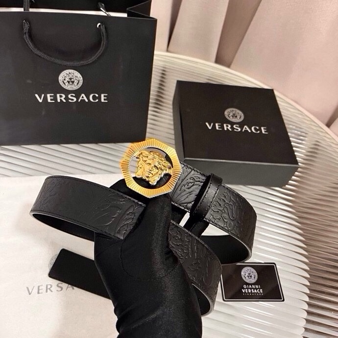 范思哲，新款牛皮革腰带，通体饰有Barocco压花图案。4.0cm