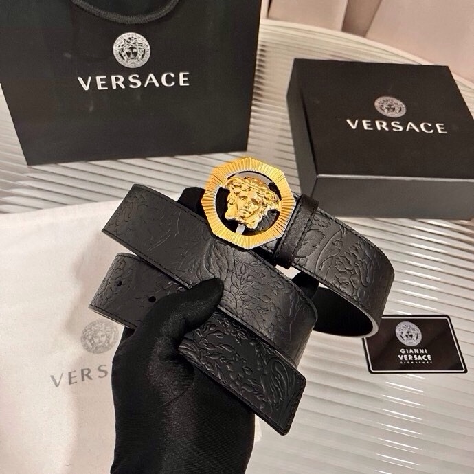 范思哲，新款牛皮革腰带，通体饰有Barocco压花图案。4.0cm