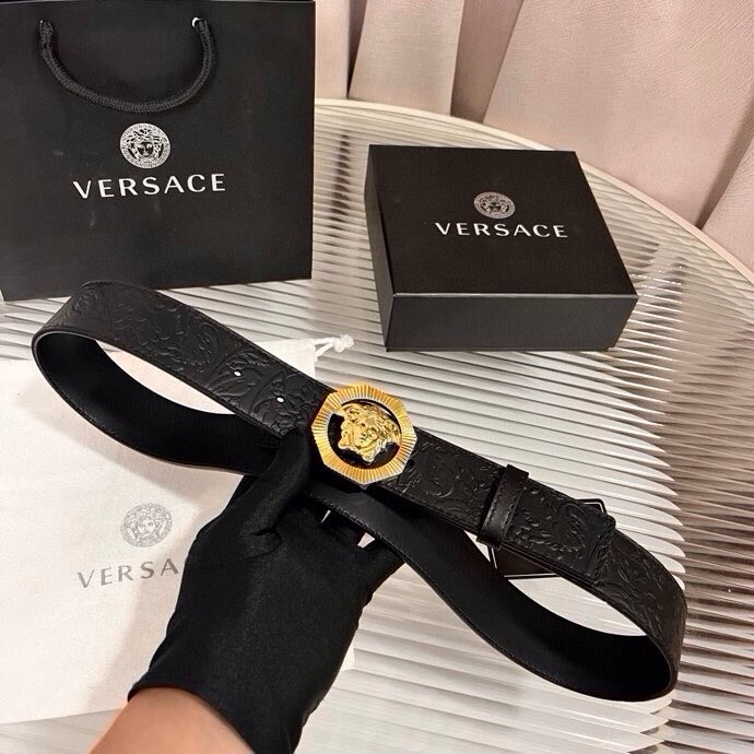 范思哲，新款牛皮革腰带，通体饰有Barocco压花图案。4.0cm