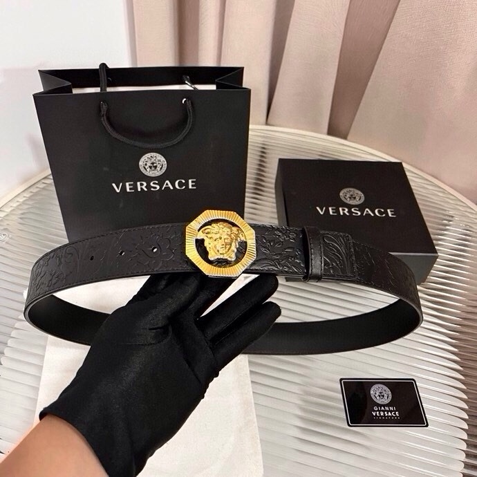 范思哲，新款牛皮革腰带，通体饰有Barocco压花图案。4.0cm