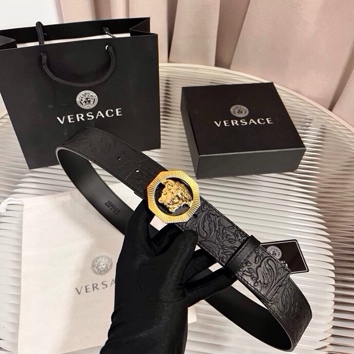 范思哲，新款牛皮革腰带，通体饰有Barocco压花图案。4.0cm