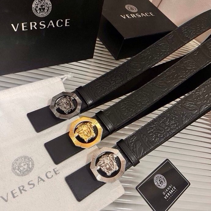 范思哲，新款牛皮革腰带，通体饰有Barocco压花图案。4.0cm