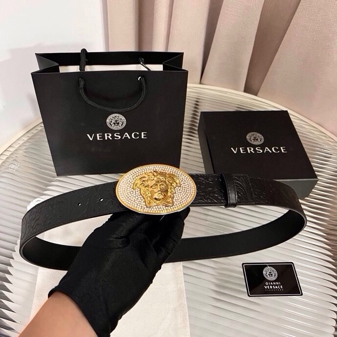 范思哲，新款牛皮革腰带，通体饰有Barocco压花图案。4.0cm