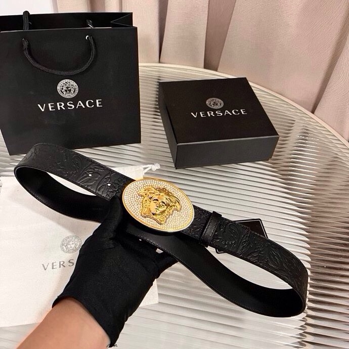 范思哲，新款牛皮革腰带，通体饰有Barocco压花图案。4.0cm