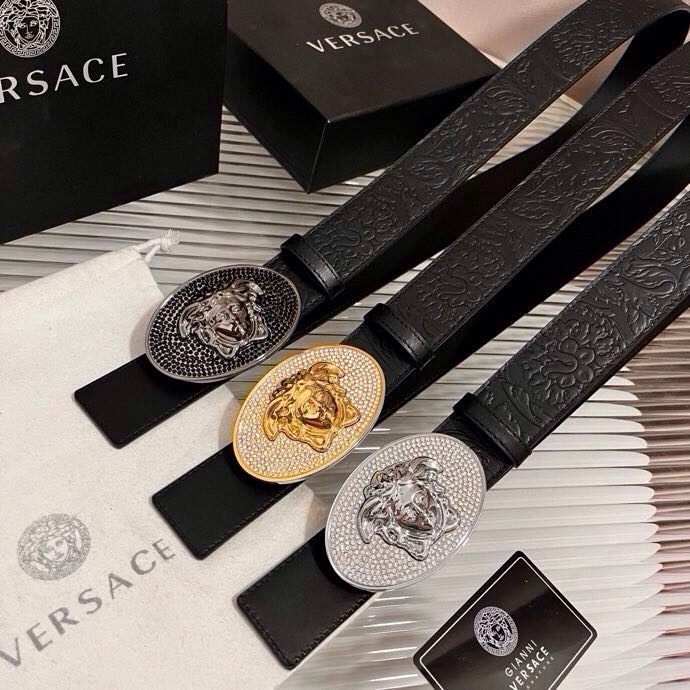 范思哲，新款牛皮革腰带，通体饰有Barocco压花图案。4.0cm