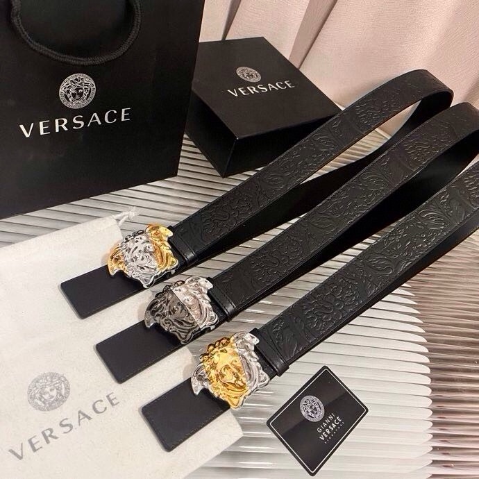 范思哲，新款牛皮革腰带，通体饰有Barocco压花图案。4.0cm