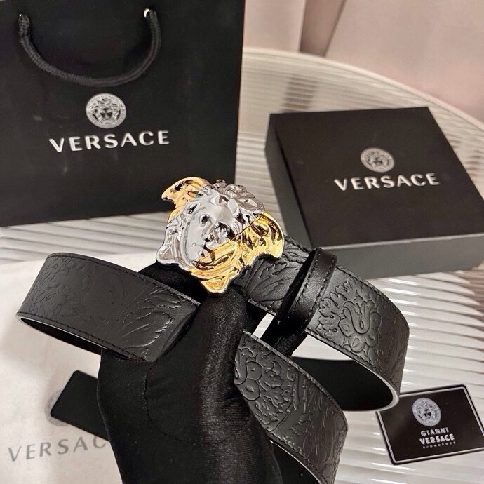 范思哲，新款牛皮革腰带，通体饰有Barocco压花图案。4.0cm