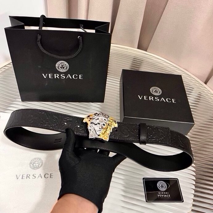 范思哲，新款牛皮革腰带，通体饰有Barocco压花图案。4.0cm