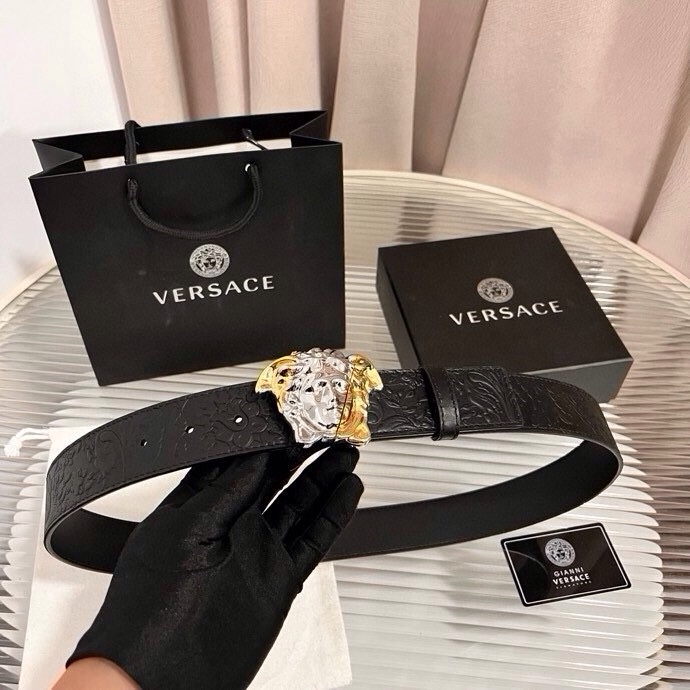 范思哲，新款牛皮革腰带，通体饰有Barocco压花图案。4.0cm