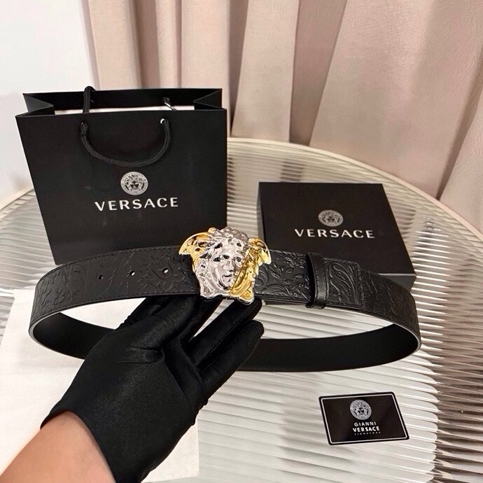 范思哲，新款牛皮革腰带，通体饰有Barocco压花图案。4.0cm