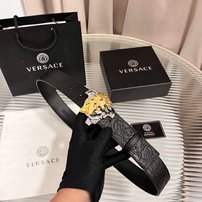 范思哲，新款牛皮革腰带，通体饰有Barocco压花图案。4.0cm