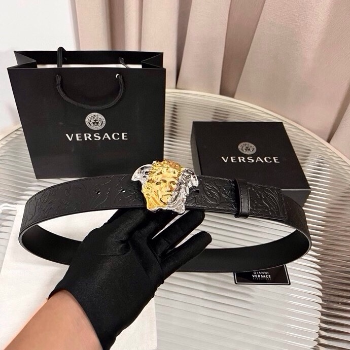 范思哲，新款牛皮革腰带，通体饰有Barocco压花图案。4.0cm