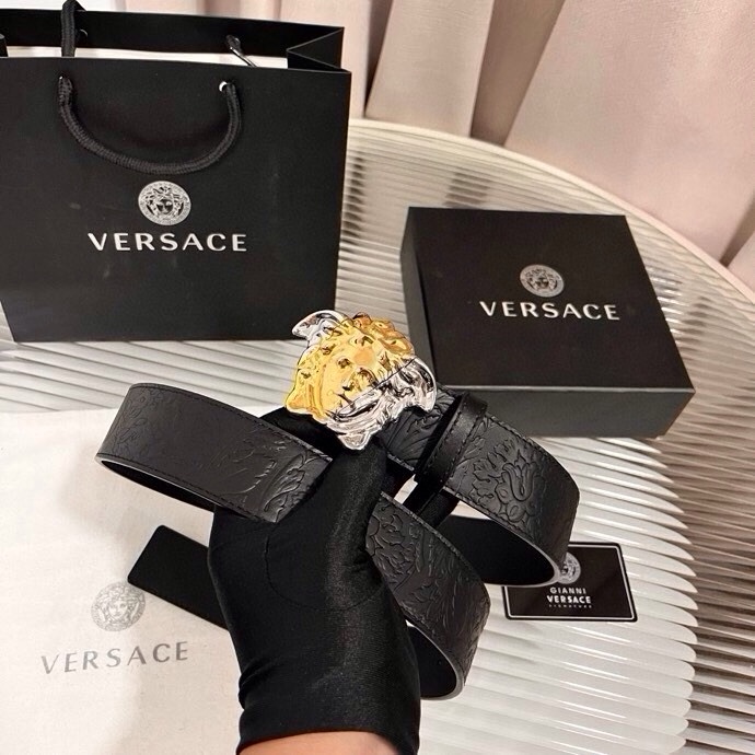 范思哲，新款牛皮革腰带，通体饰有Barocco压花图案。4.0cm