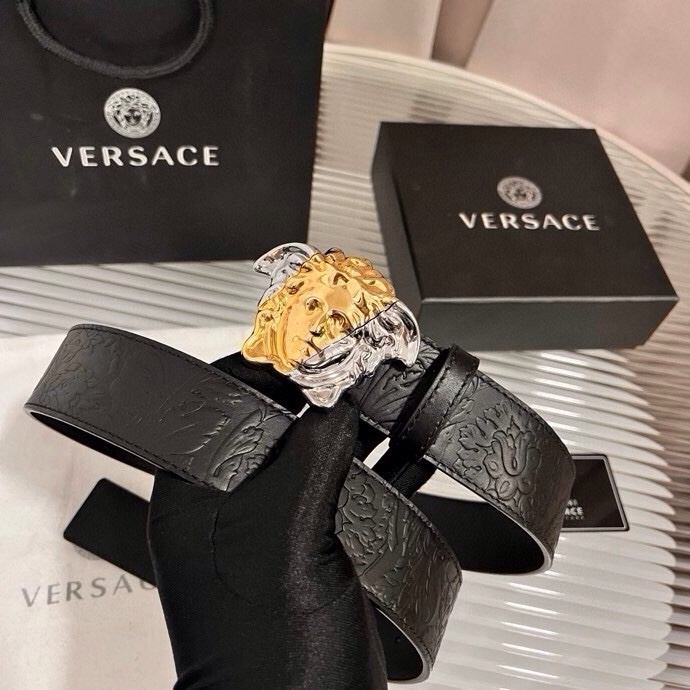 范思哲，新款牛皮革腰带，通体饰有Barocco压花图案。4.0cm