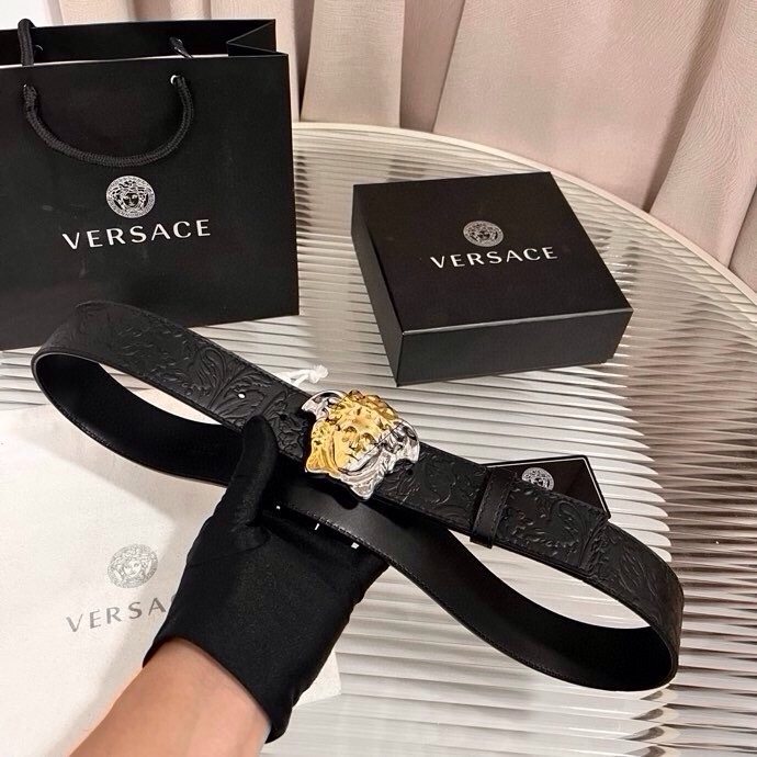 范思哲，新款牛皮革腰带，通体饰有Barocco压花图案。4.0cm