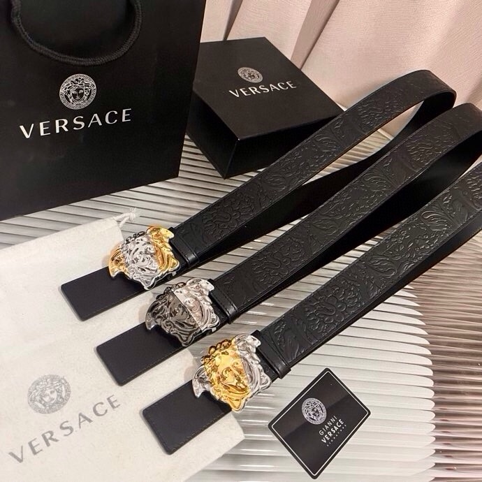 范思哲，新款牛皮革腰带，通体饰有Barocco压花图案。4.0cm