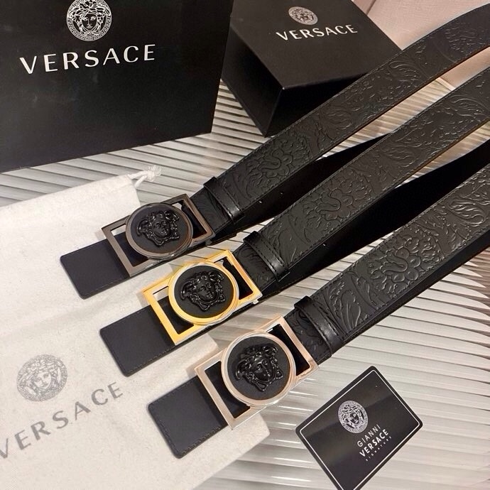 范思哲，新款牛皮革腰带，通体饰有Barocco压花图案。4.0cm