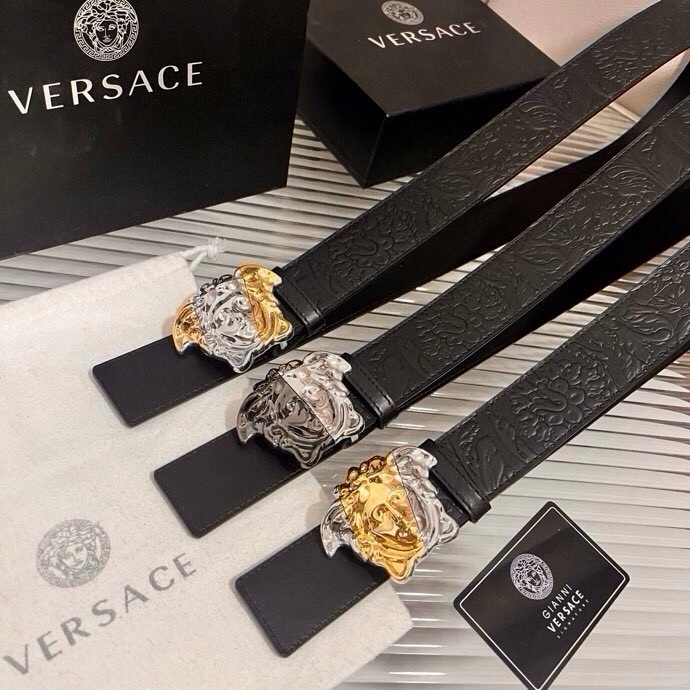 范思哲，新款牛皮革腰带，通体饰有Barocco压花图案。4.0cm